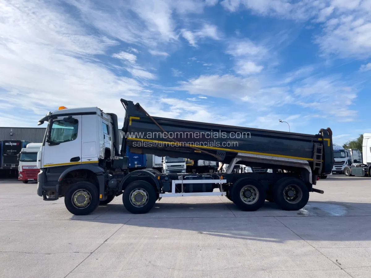 2017 (17) MERCEDES-BENZ AROCS 3240K TIPPER - Image 4