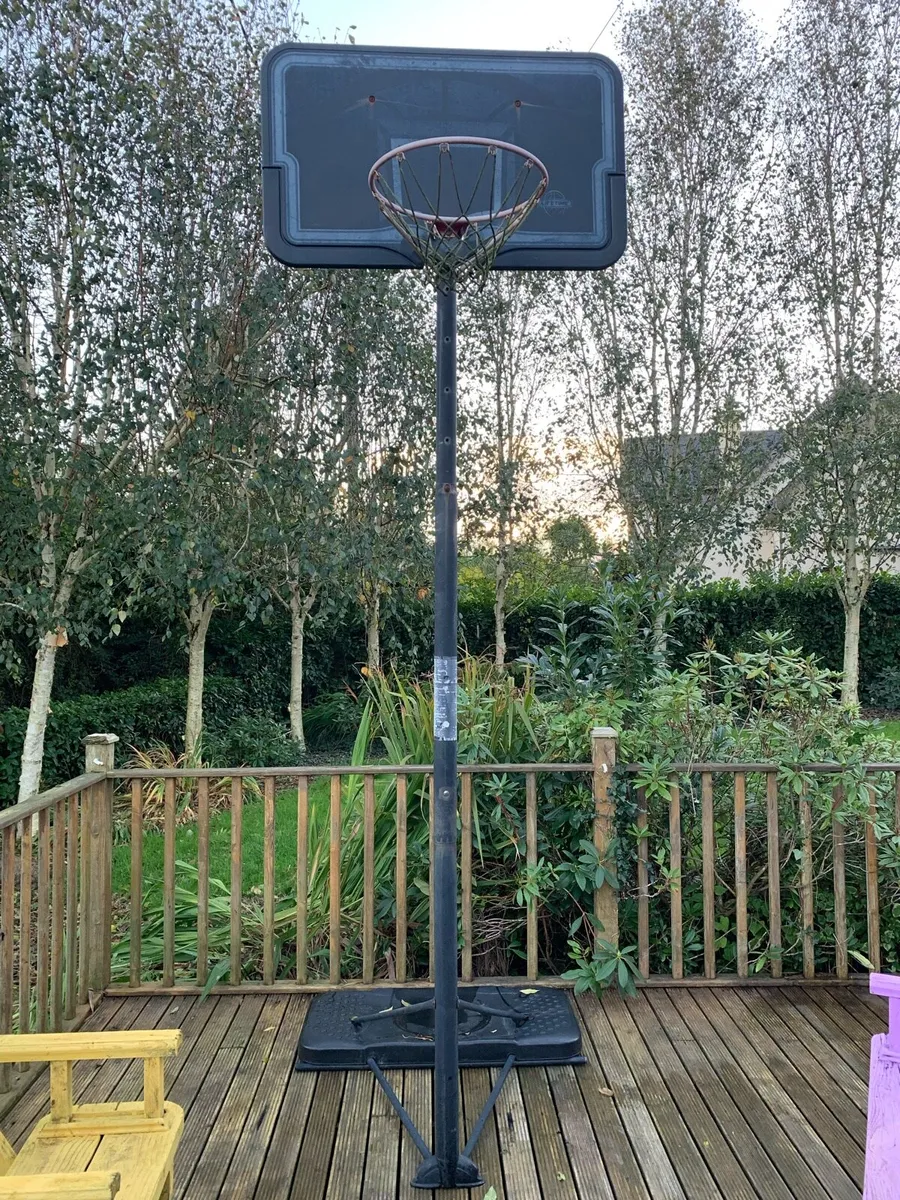 Basketball hoop - Image 1