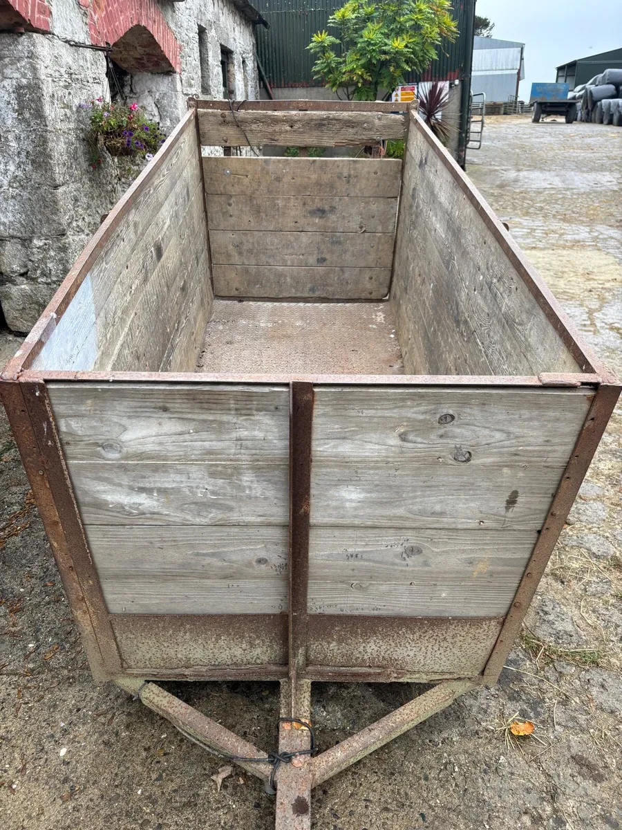Trailer - Image 1