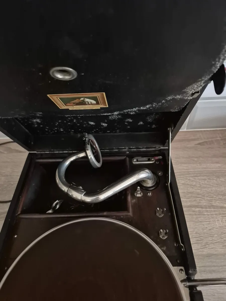 EARLY 1900s ANTIQUE MASTERS PORTABLE VOICE WIND UP - Image 4
