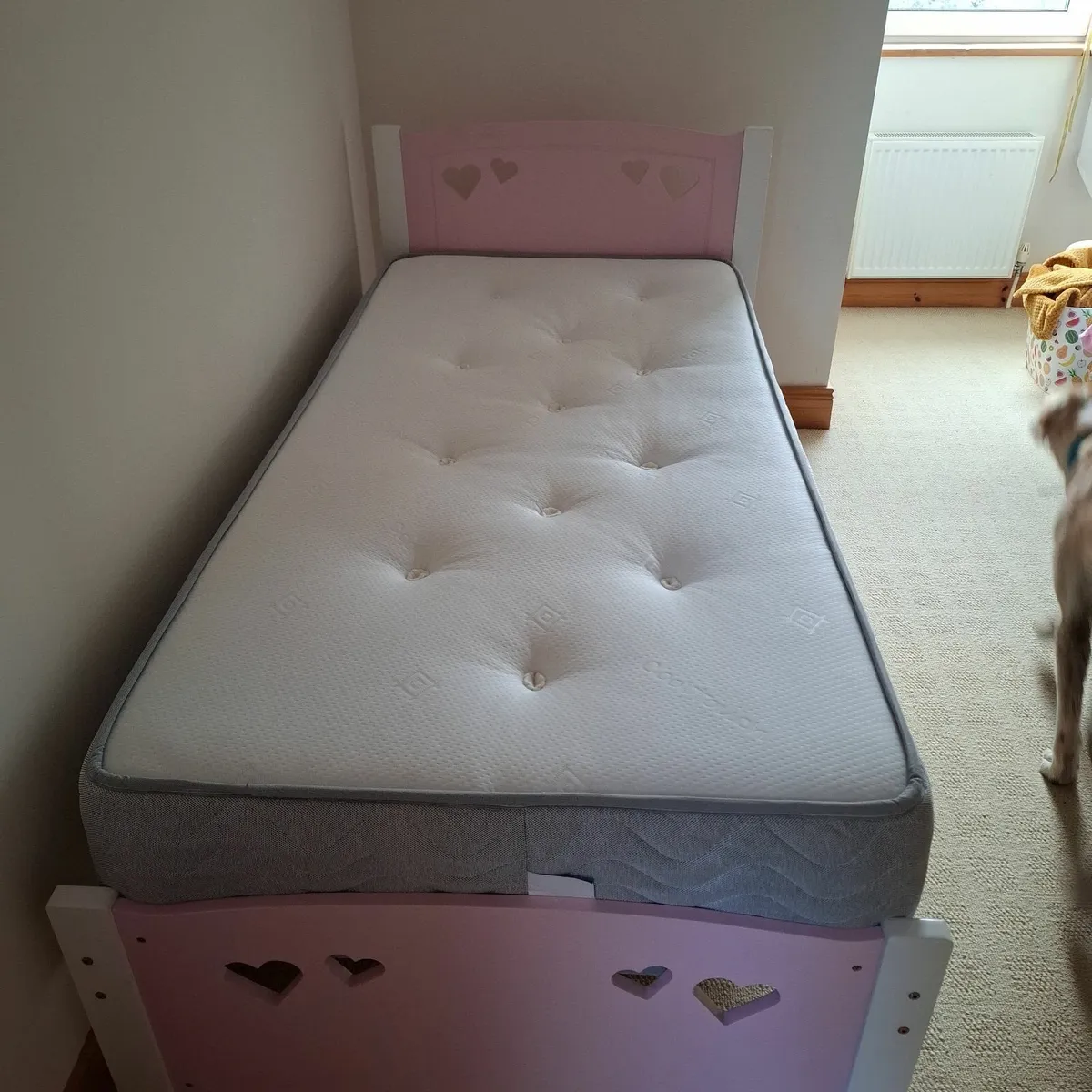 Single beds - Image 2