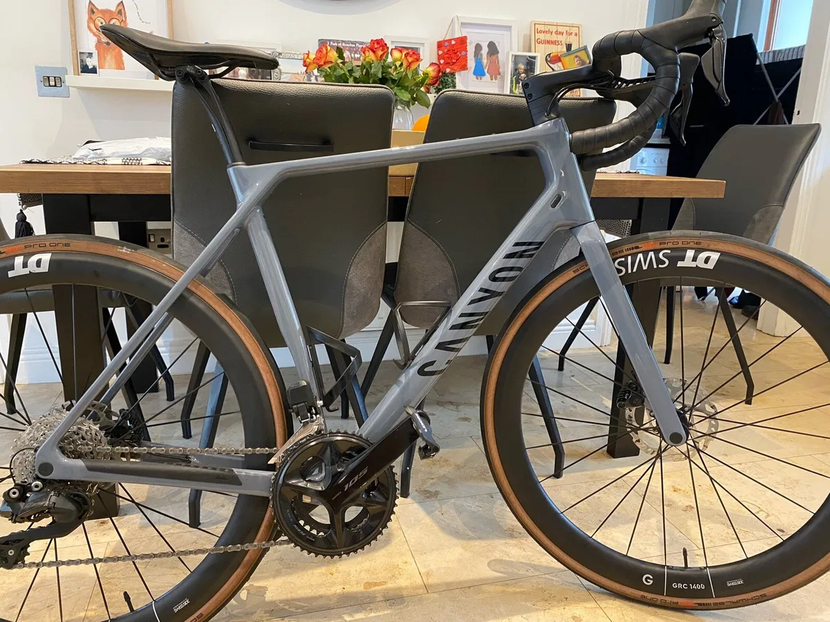 (As New)Canyon Endurace CF 7 E Tap Di2 Road Bike - Image 1