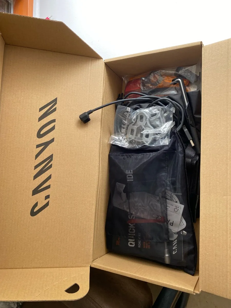 (As New)Canyon Endurace CF 7 E Tap Di2 Road Bike - Image 2
