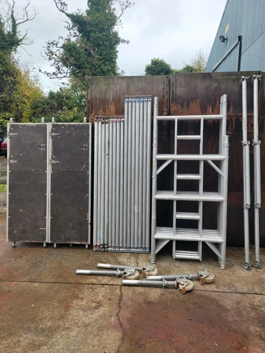 Aluminium scaffold tower, FREE DELIVERY - Image 1