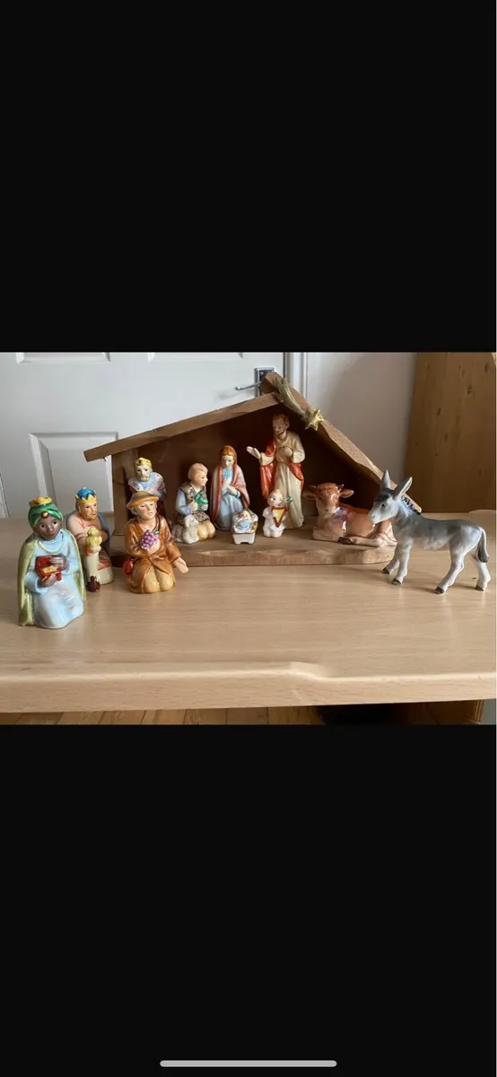 Goebel 12 piece crib set - Image 1