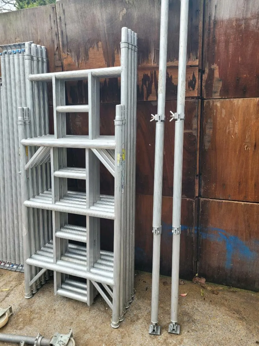 Aluminium scaffold tower, FREE DELIVERY - Image 2