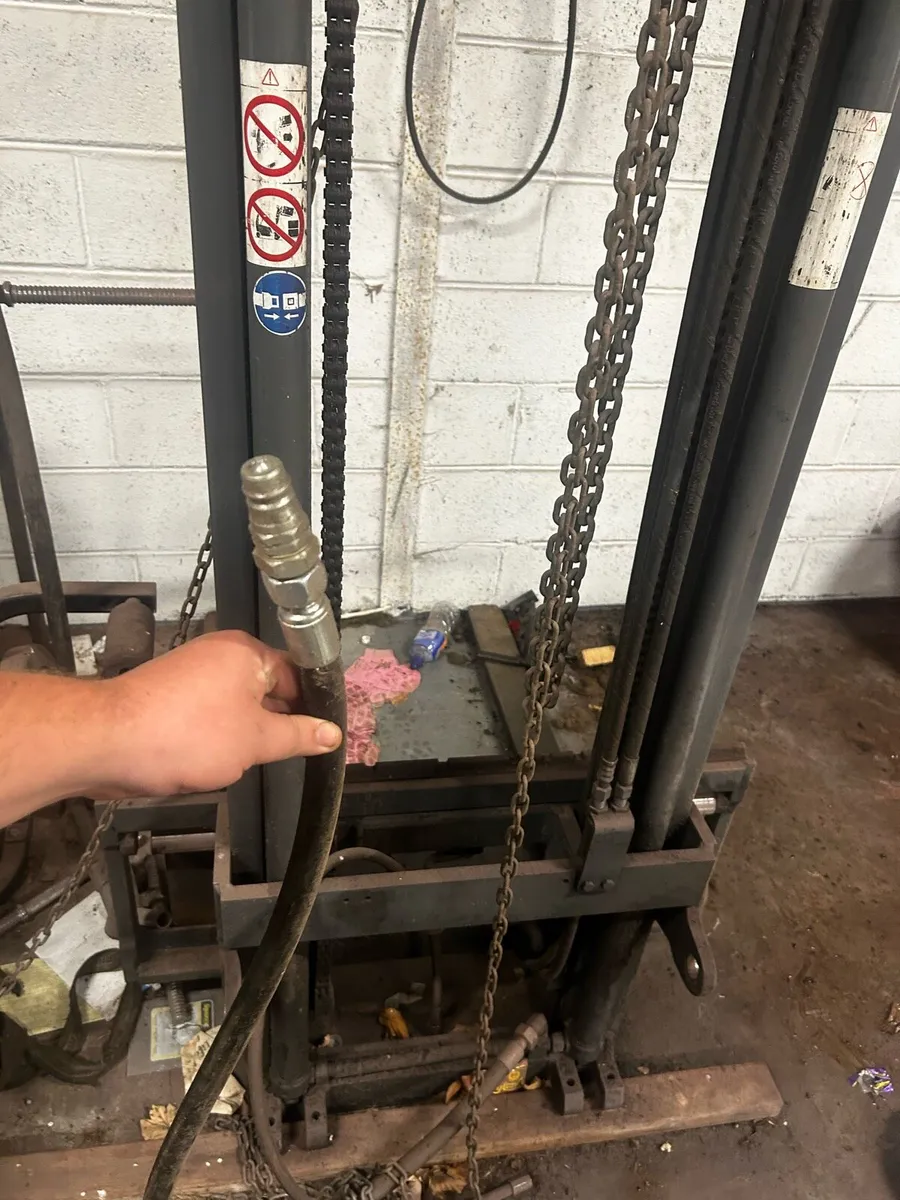 Forklift mast - Image 2