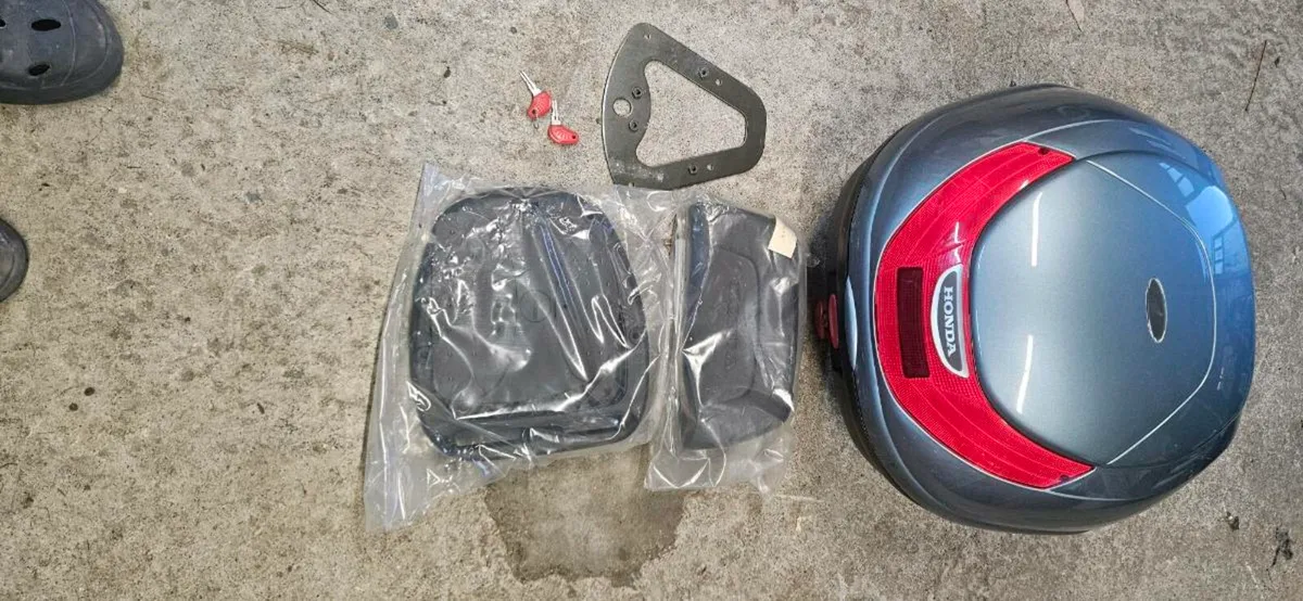 Honda topbox 35litre - Image 3