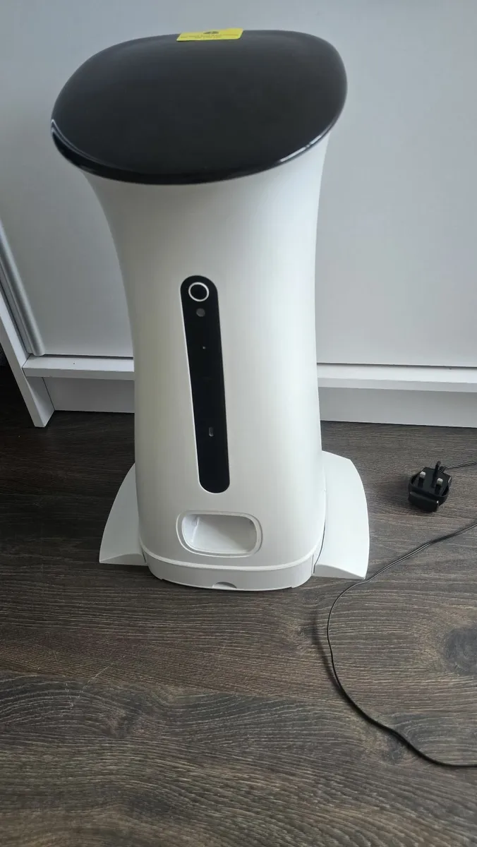 Smart pet feeder
