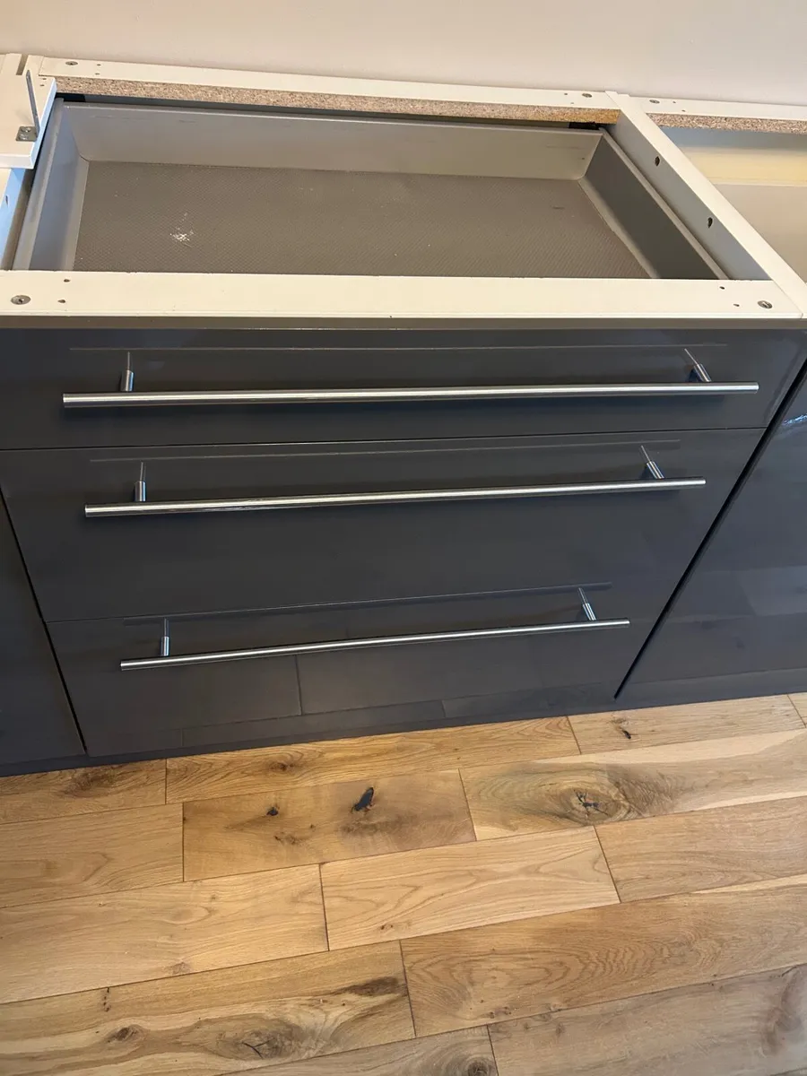 Kitchen cabinets - Image 3
