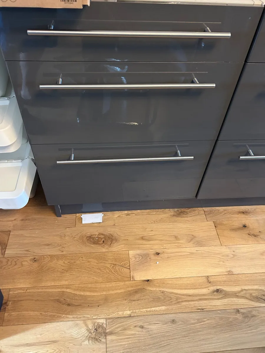 Kitchen cabinets - Image 4