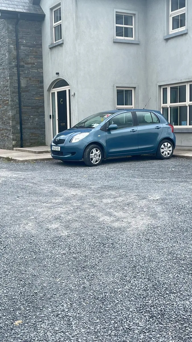 Toyota Yaris 2009 - Image 2