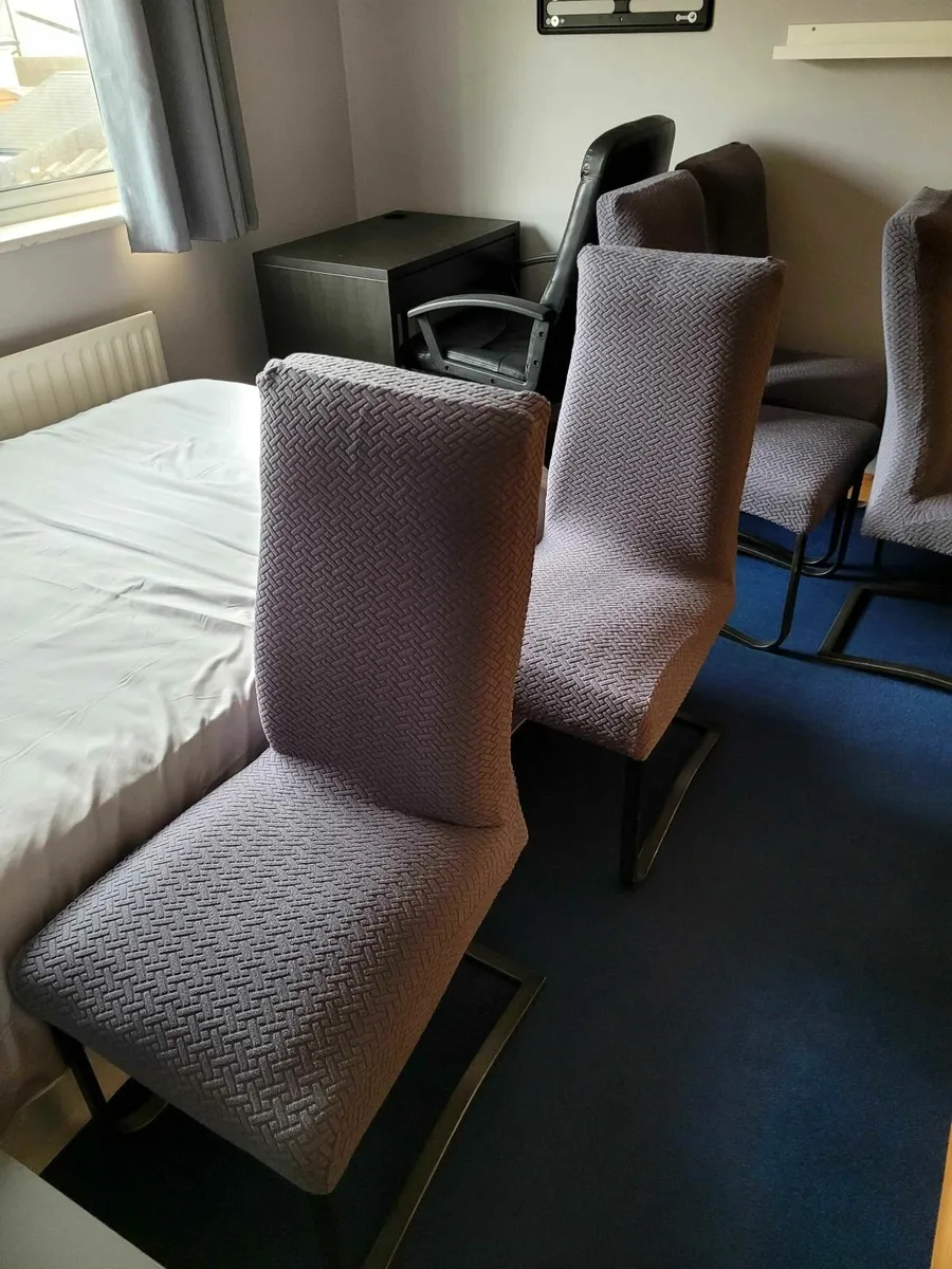 6 Dining Room Chairs Free to take away - Image 2