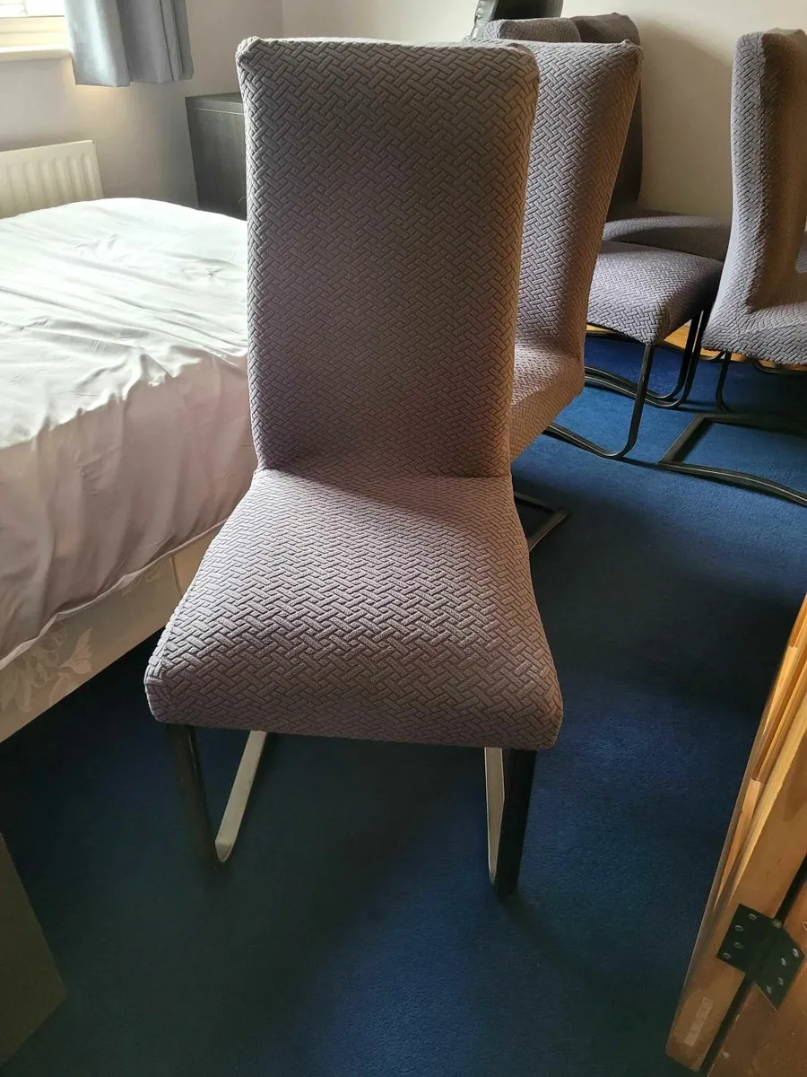6 Dining Room Chairs Free to take away - Image 1