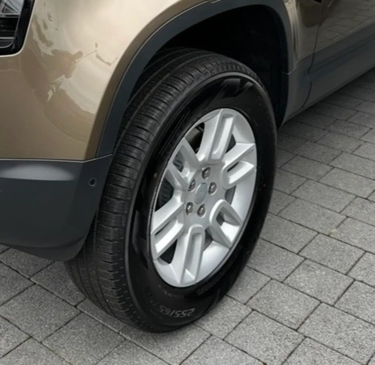 Land Rover Alloy Wheels - Defender 110 - Image 3