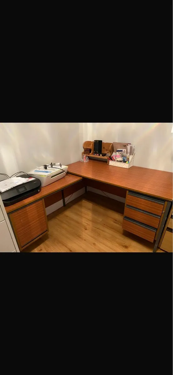 Office desk with drawers and wheely chair - Image 1
