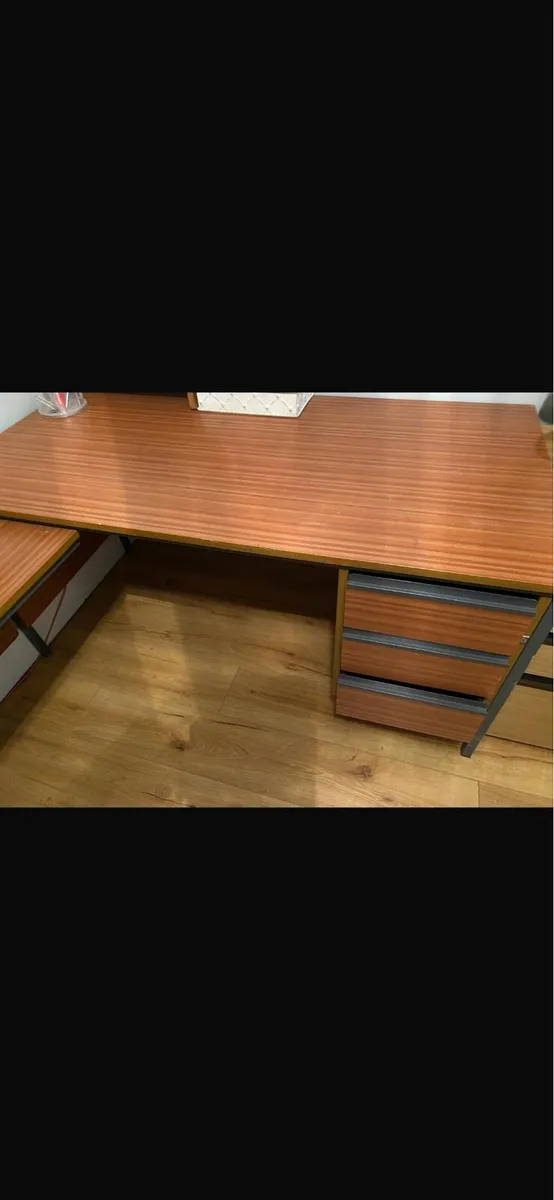 Office desk with drawers and wheely chair - Image 2