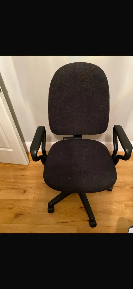 Office desk with drawers and wheely chair - Image 4
