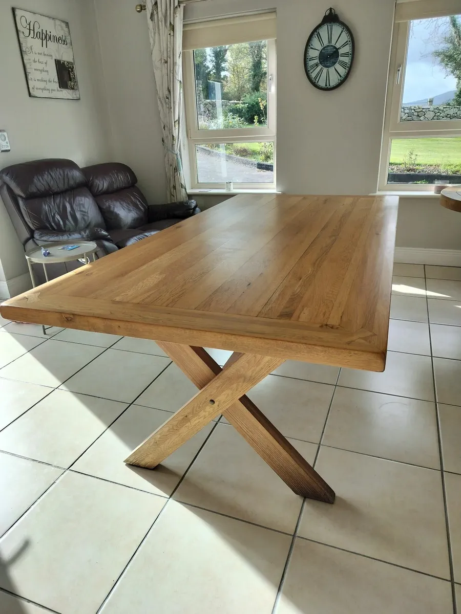 Solid oak dining table - Image 3