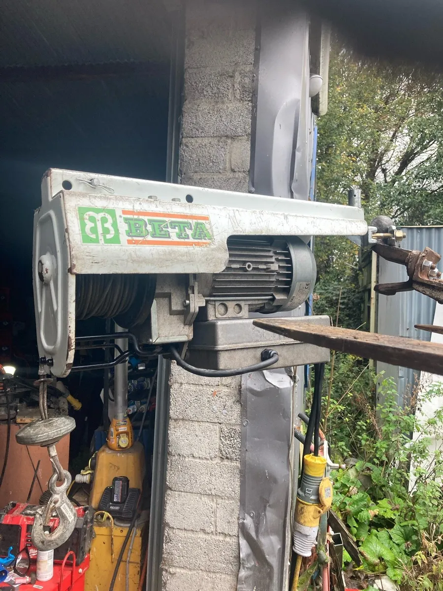 Beta Scaffolding 200 KGs Steel Rope Hoist - Image 2
