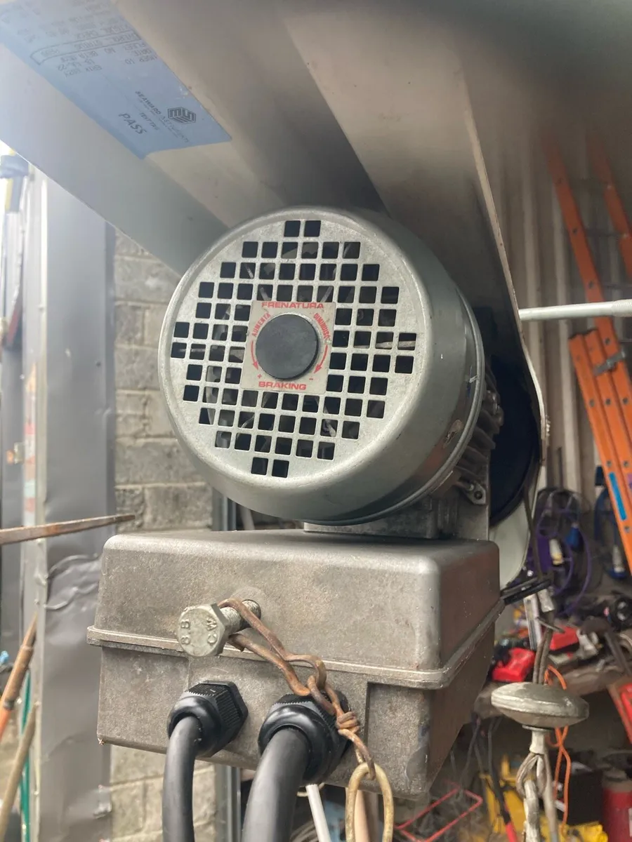 Beta Scaffolding 200 KGs Steel Rope Hoist - Image 3