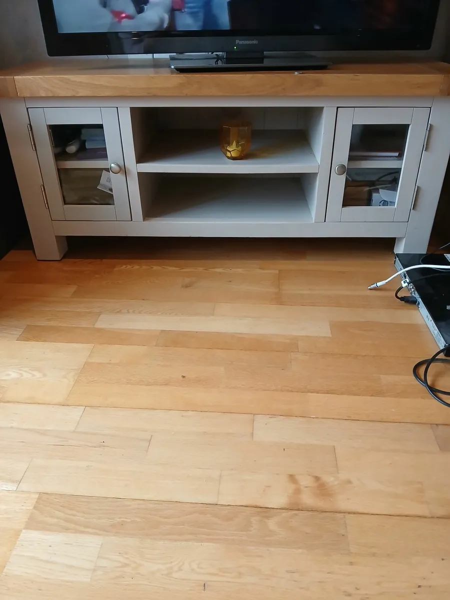 Tv stand