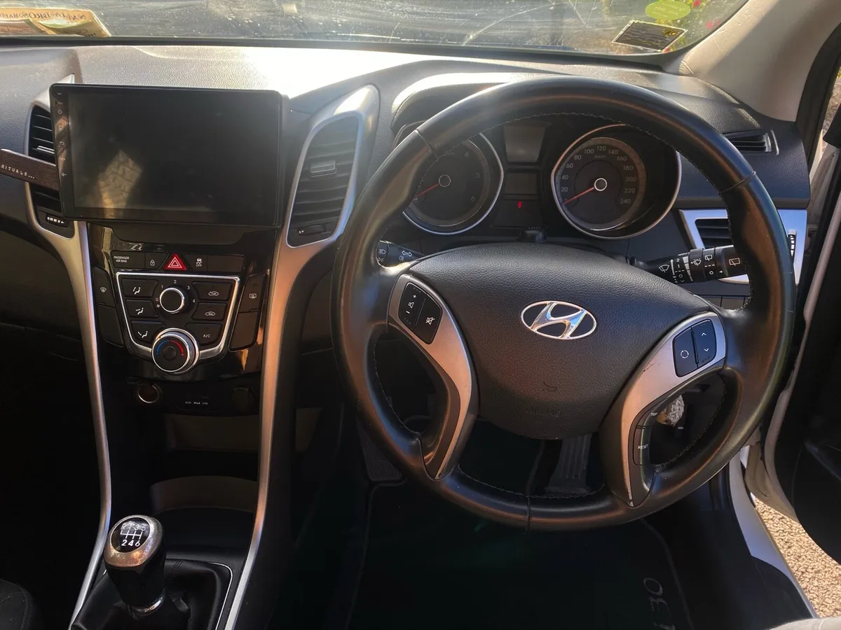 Hyundai i30 1.4 CRDI White **APPLE CAR PLAY** - Image 2