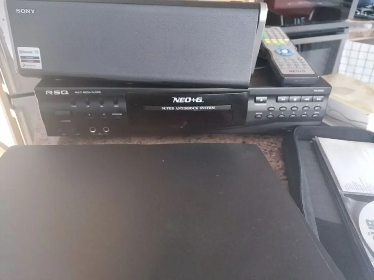 karaoke Machine with discs AND MICROPHONE - Image 2