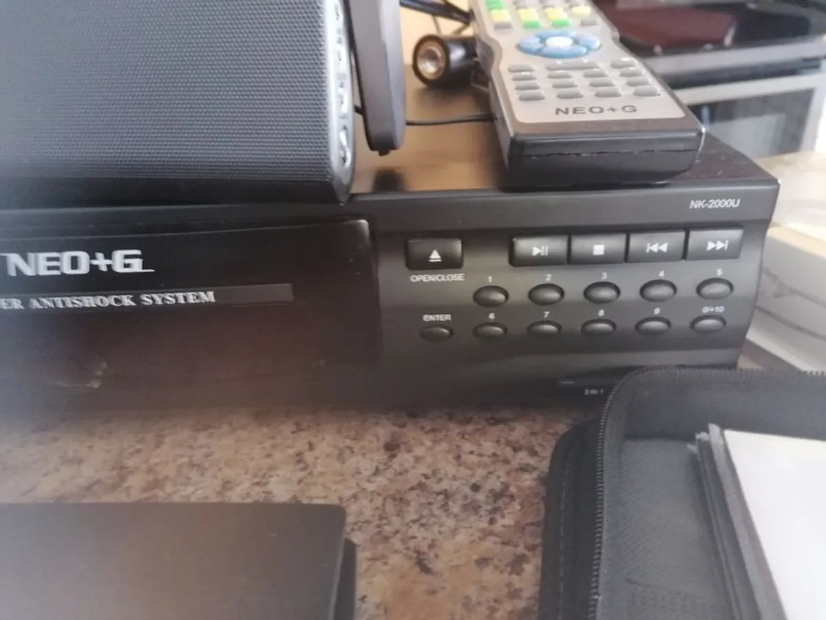 karaoke Machine with discs AND MICROPHONE - Image 4