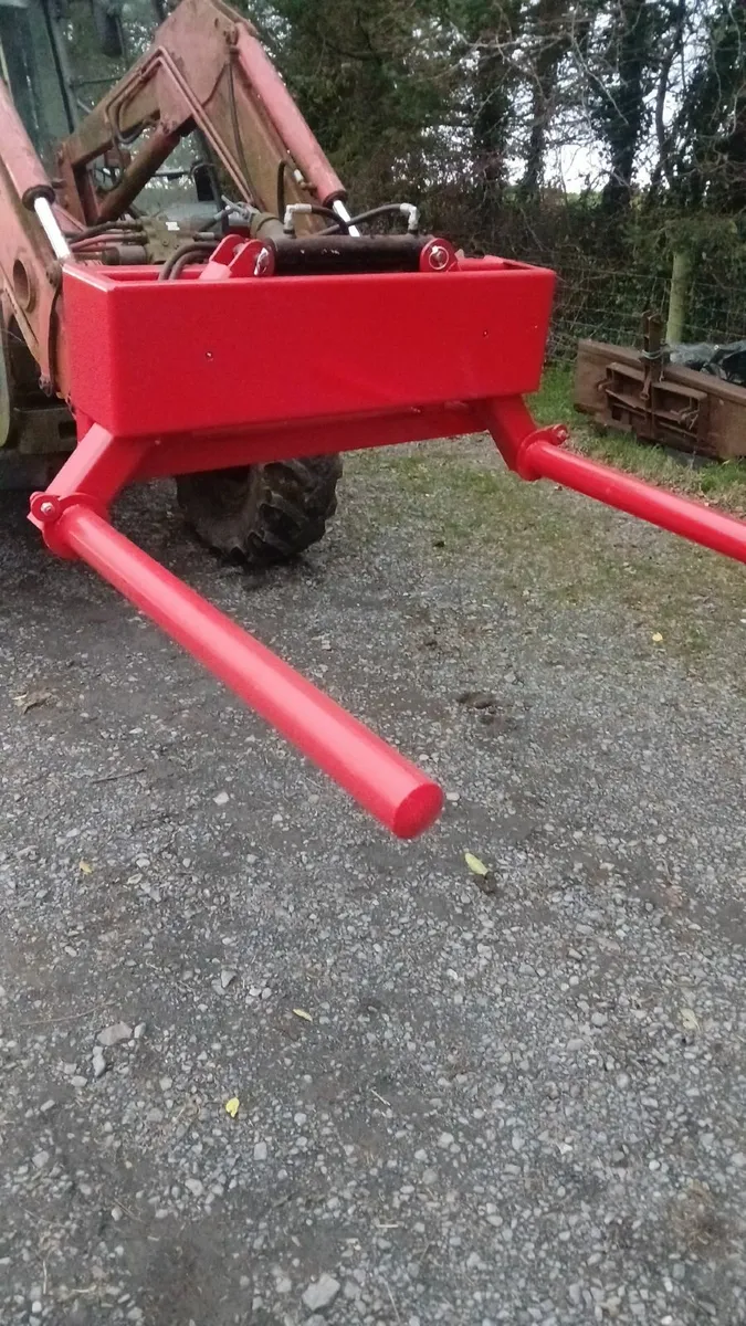 Hydraulic bale handler - Image 1