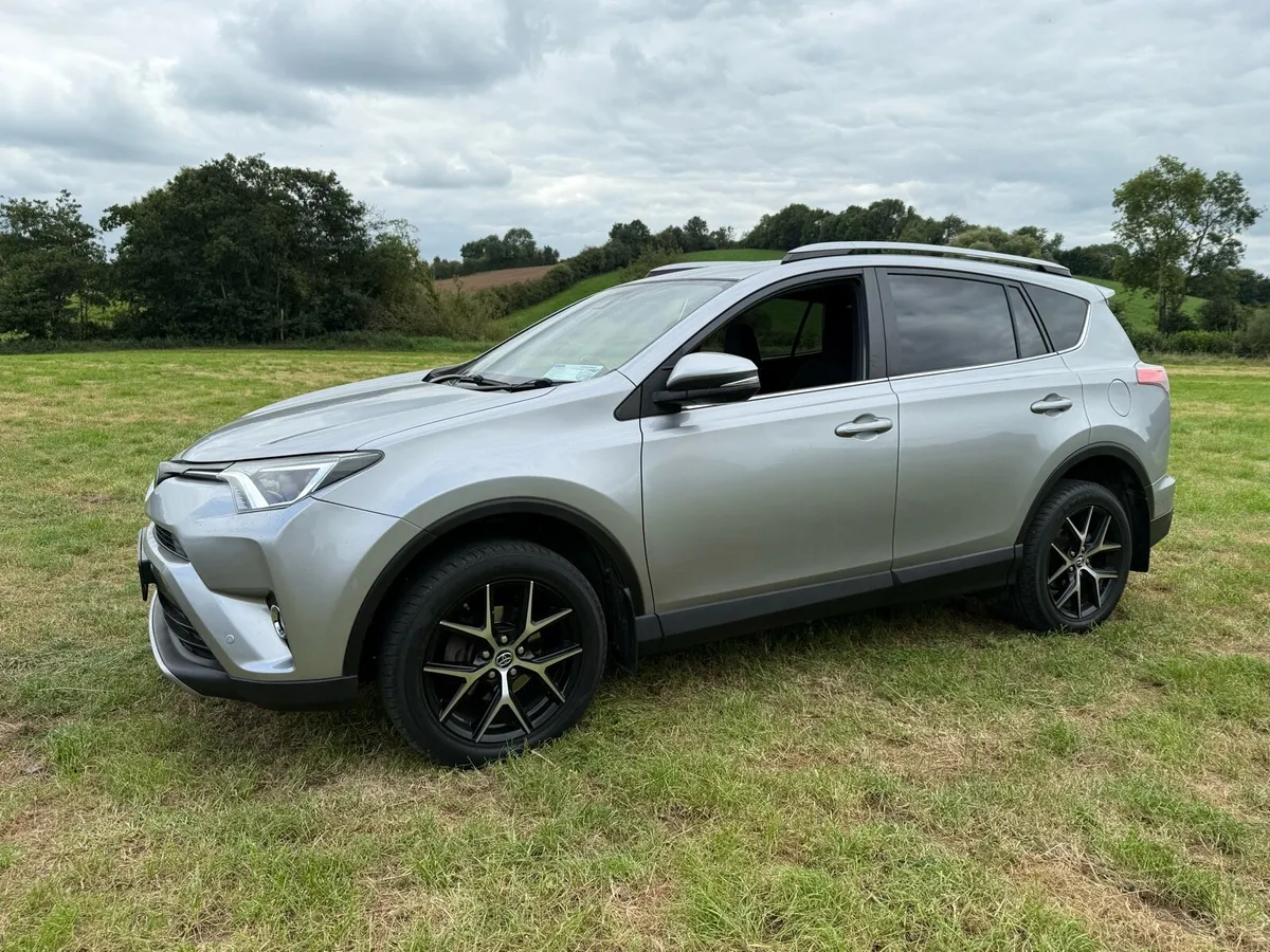 2017 Toyota RAV4 Sol model immaculate car - Image 2