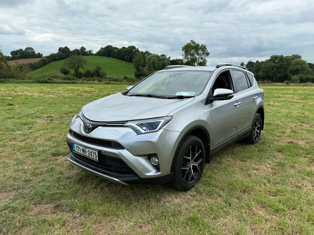 2017 Toyota RAV4 Sol model immaculate car - Image 4
