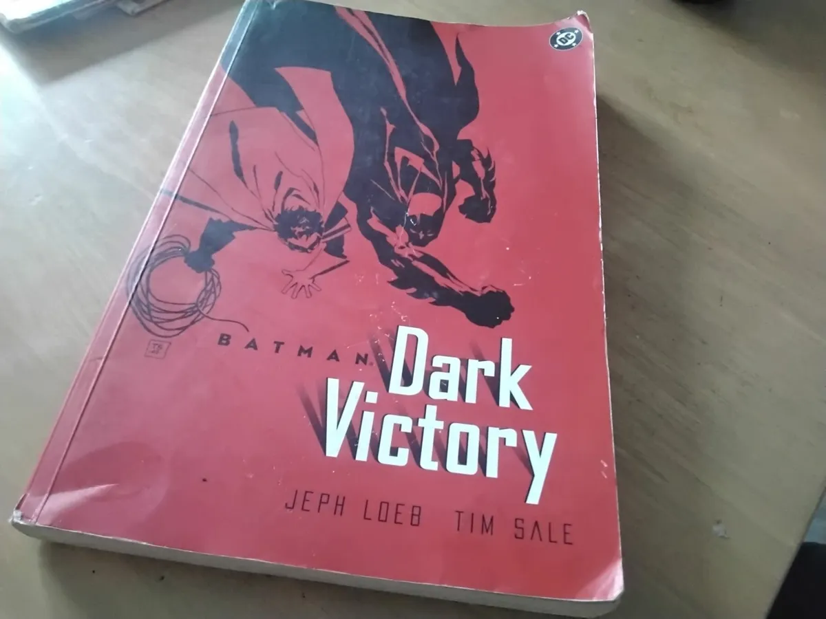 Dark victory.   Batman.  Graphic novel - Image 1
