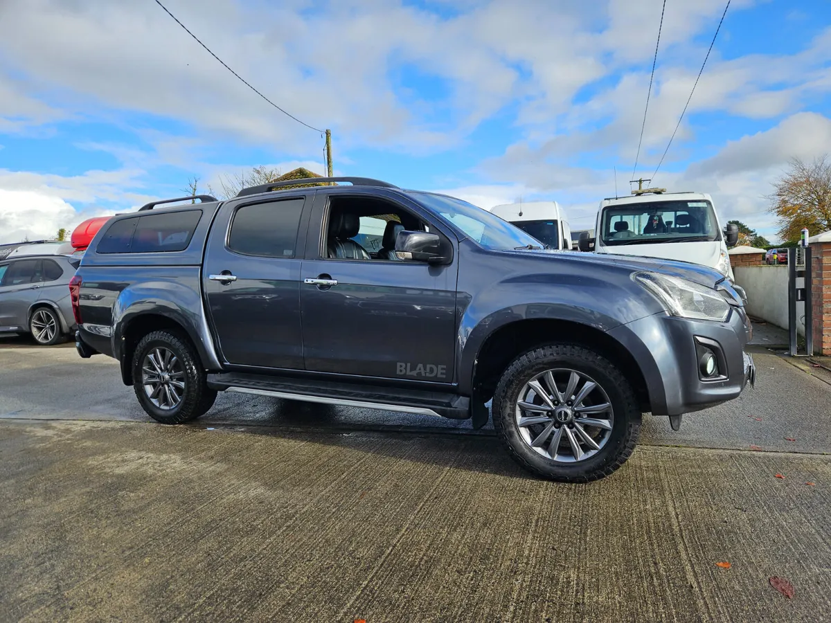 ISUZU DMAX CREW CAB BLADE AUTO - Image 4