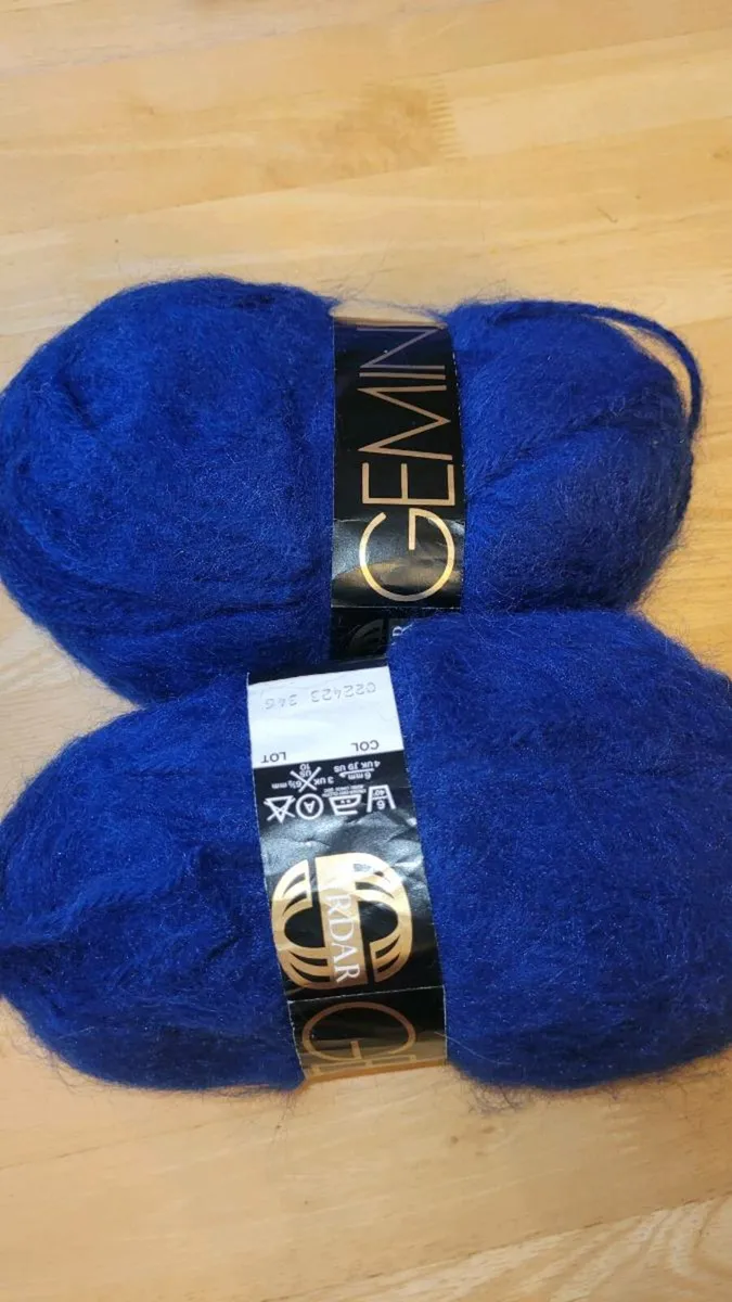 Navy yarn wool - Image 1