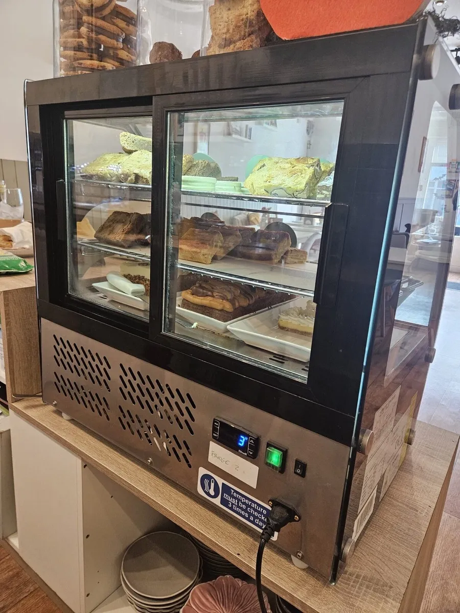 UniFrost RD700 Display Fridge - Collection only - Image 2