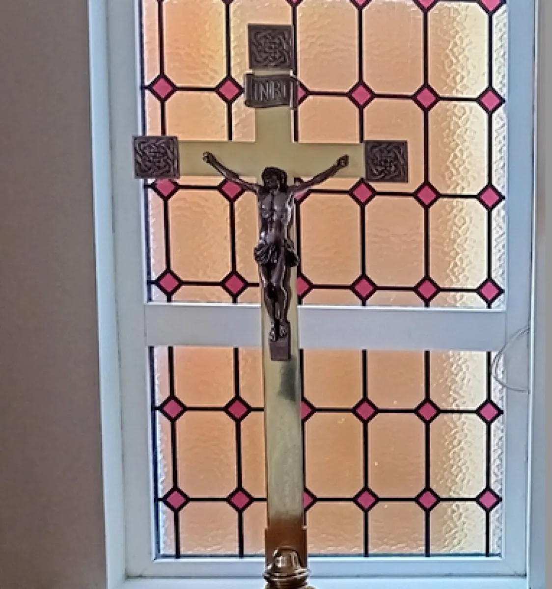 Tall brass crucifix - Image 1
