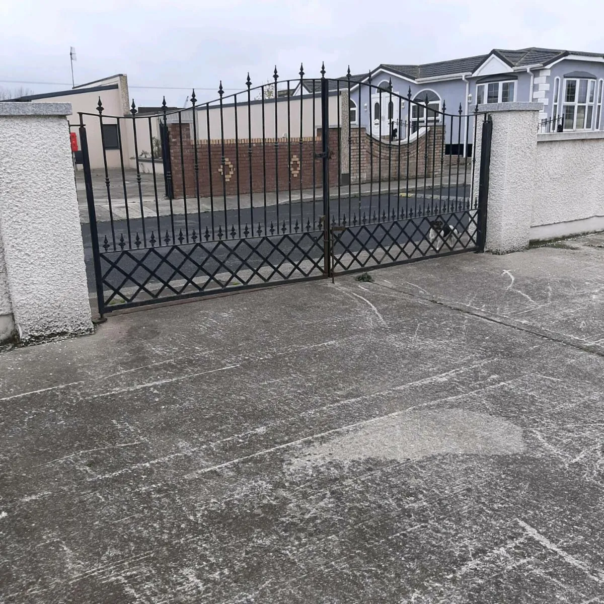 2 gates - Image 2