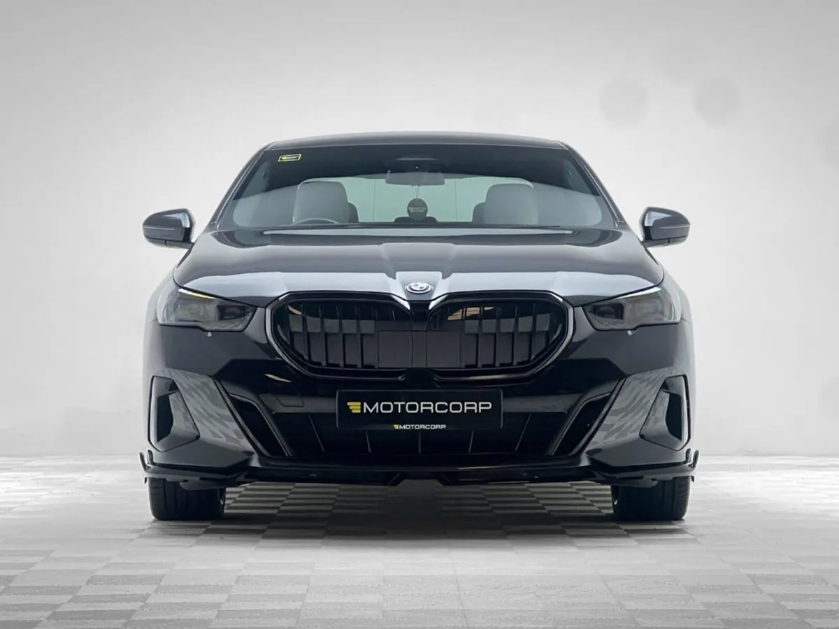 BMW 5-Series 550E M SPORT PRO XDRIVE - Image 2