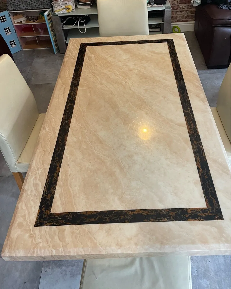 Table and chairs - Image 2