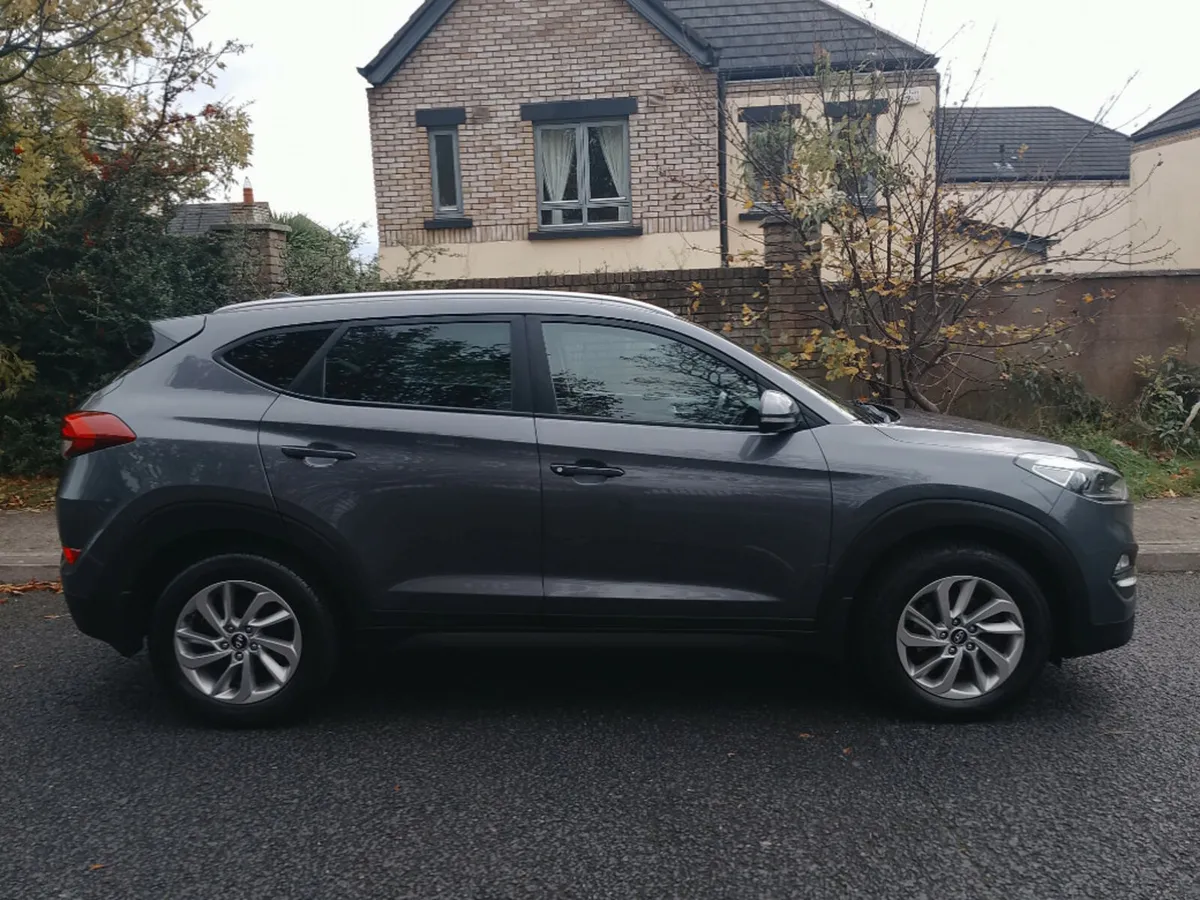 Hyundai Tucson Executive 5DR - Image 2