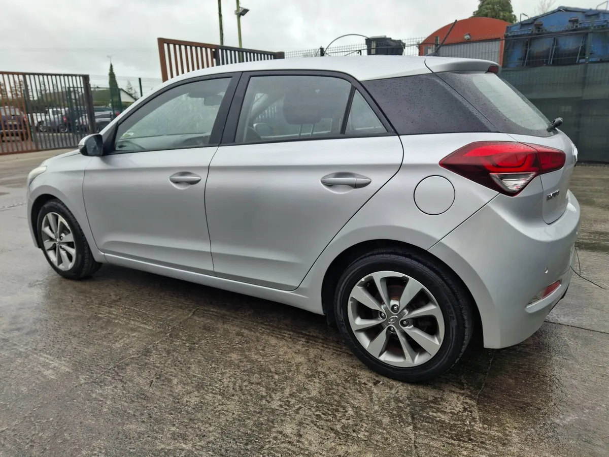 152 Hyundai i20 Deluxe 1.3 Petrol - Image 3