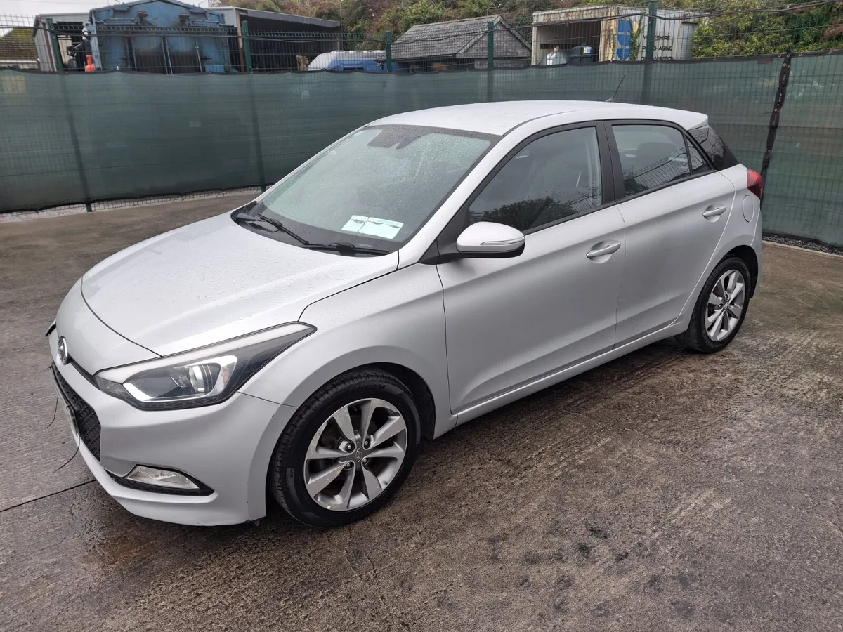 152 Hyundai i20 Deluxe 1.3 Petrol - Image 1