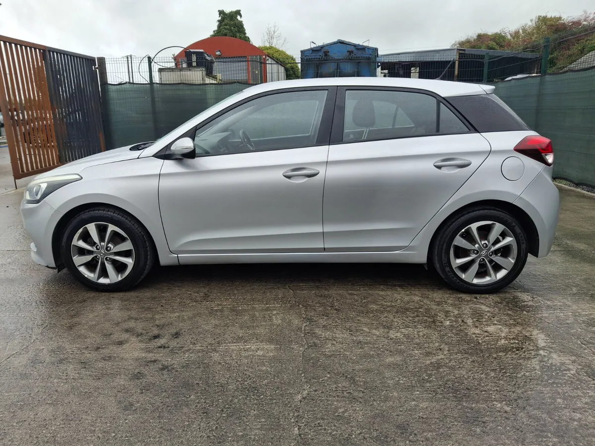 152 Hyundai i20 Deluxe 1.3 Petrol - Image 2