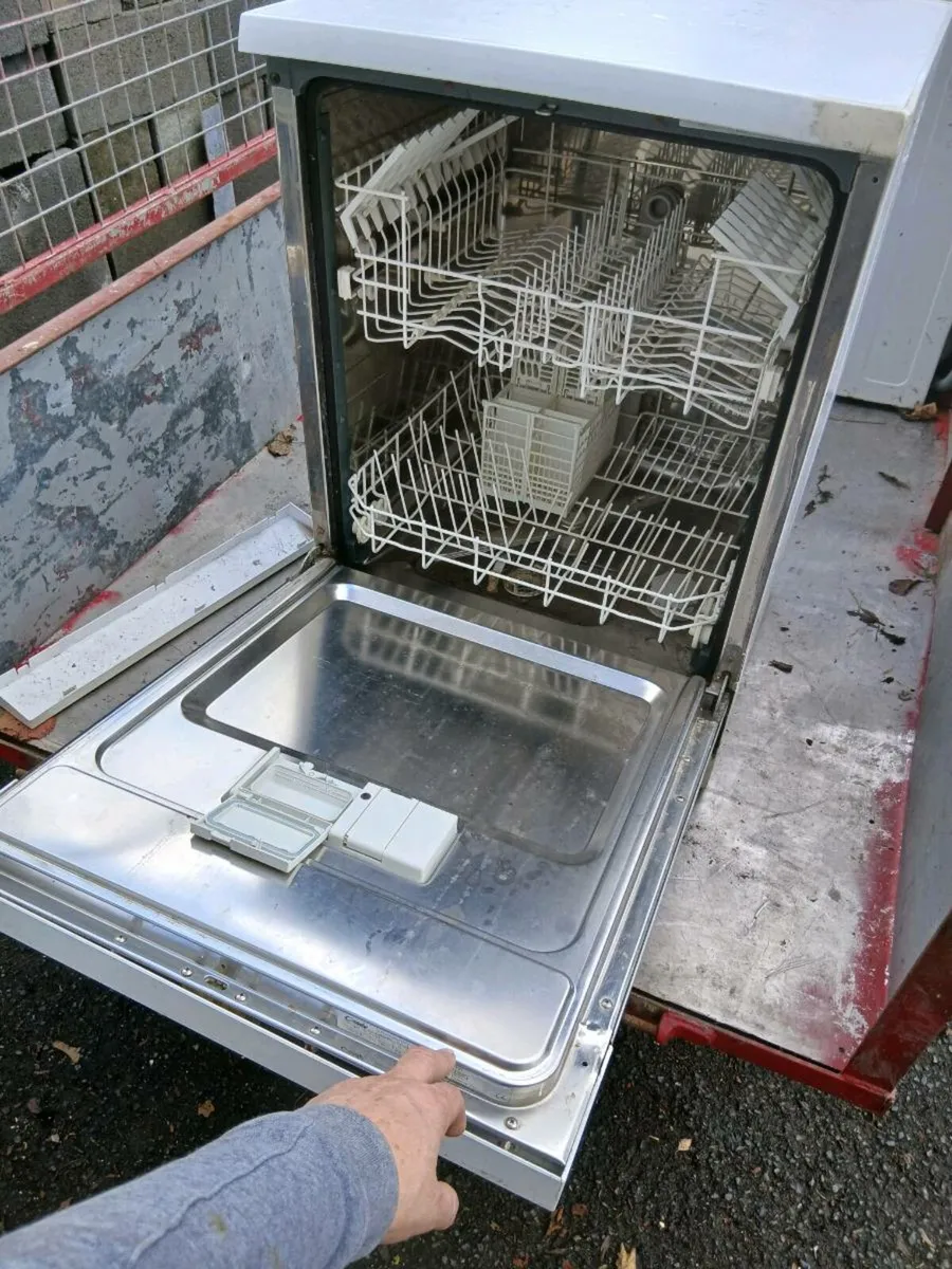 Candy dishwasher - Image 1