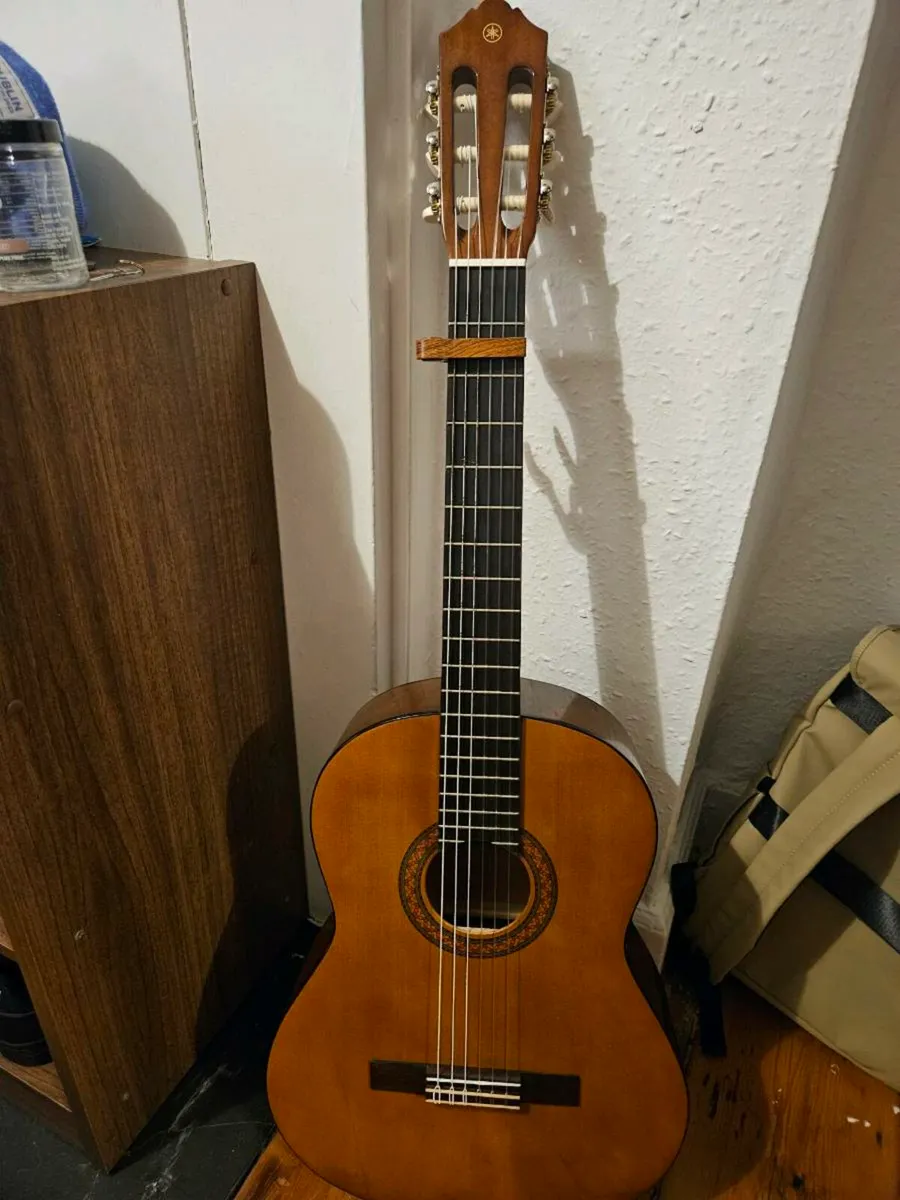 Acoustic guitar Yamaha C40 - Image 2