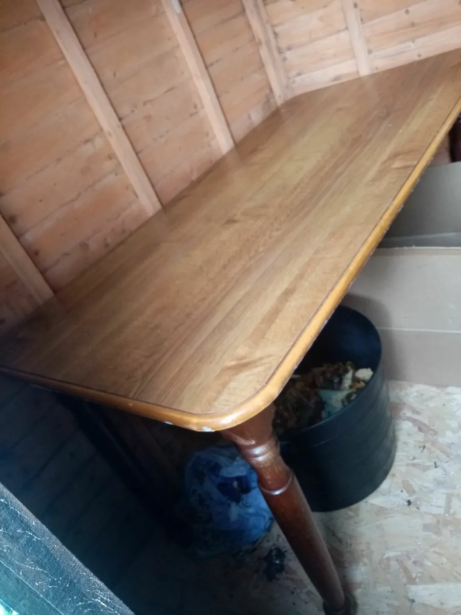 Dining table - Image 1
