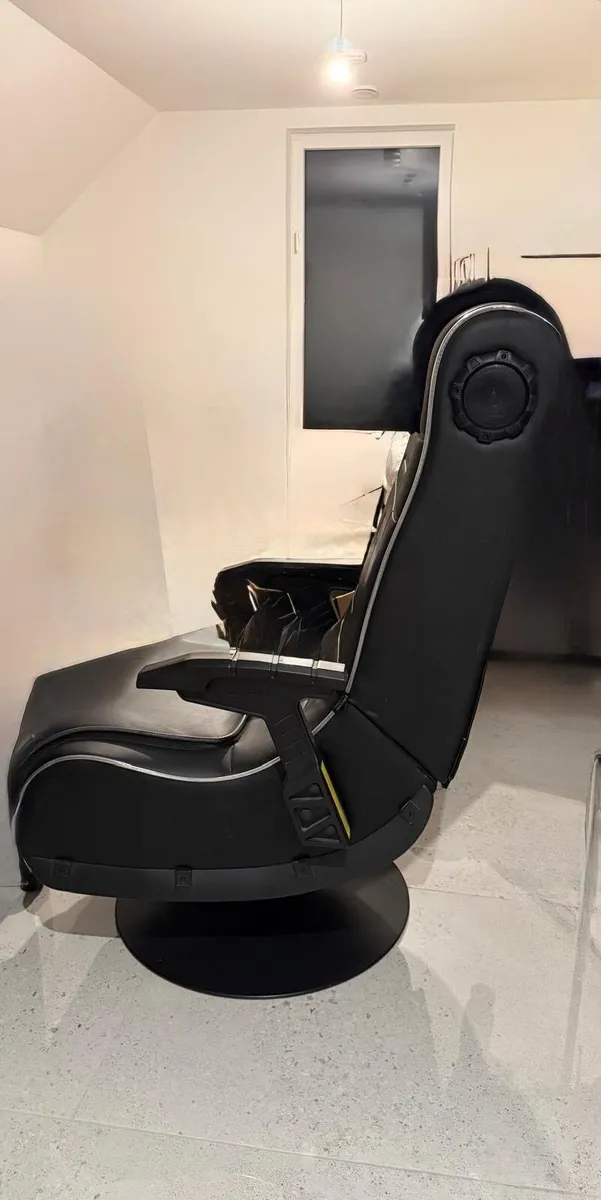 XROCKER GAMING CHAIR - Image 4