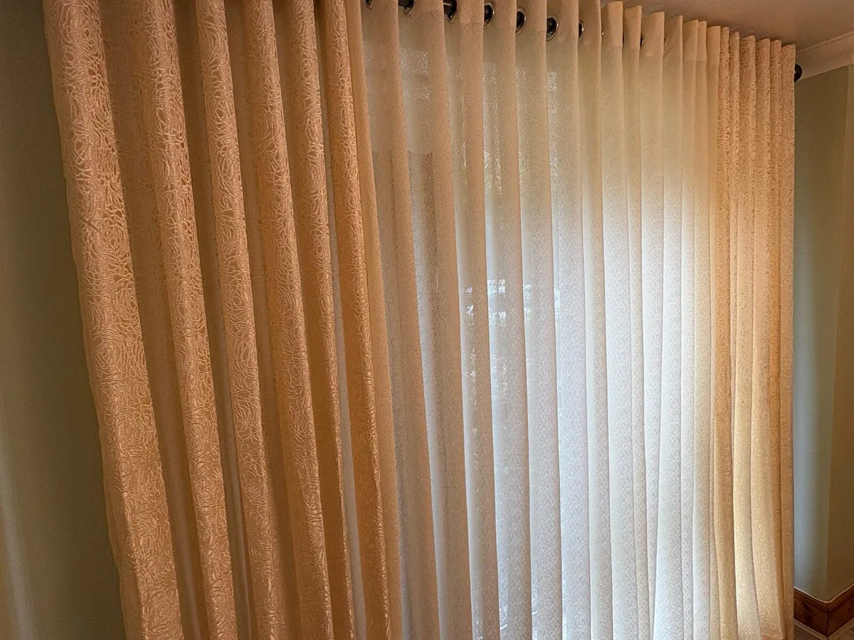Curtains - Image 2