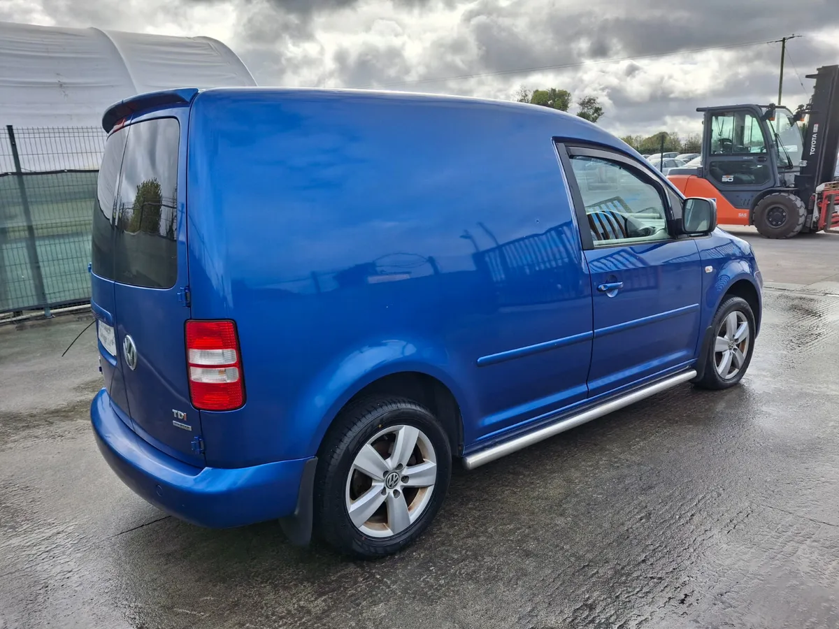 2011 Volkswagen Caddy  Tdi - Image 4